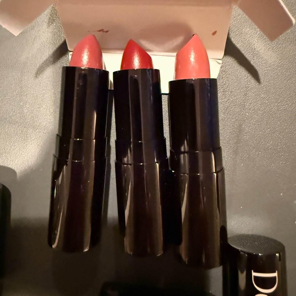 Doll 10 Doll Vault Kisses & Compliments Lip Rouge Collection - Picture 2 of 2
